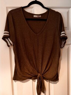 SO Knit Tie-Front V-Neck Short Sleeve Top in Brown with White Stripes